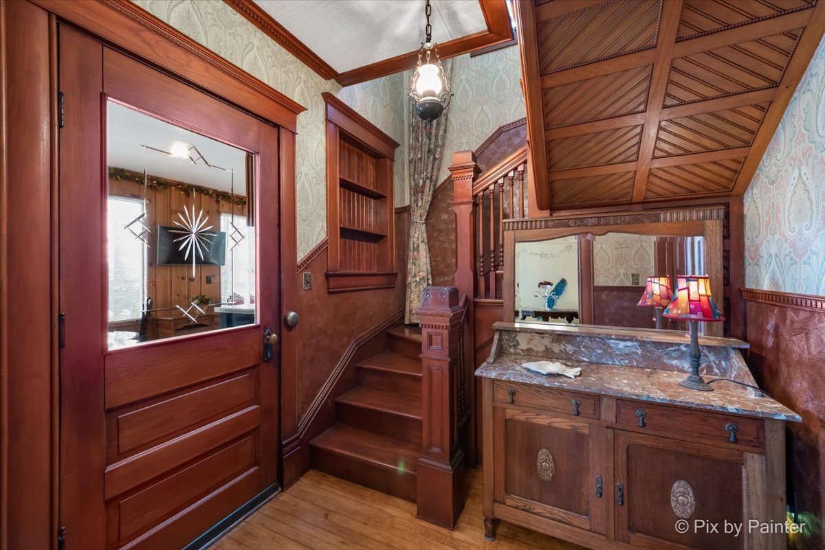 11004 Vanderkarr Road Hebron, IL 60034 - Photo 4 of 35 a view of an entryway of house