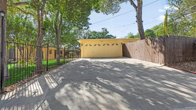 a view of a storage & utility room