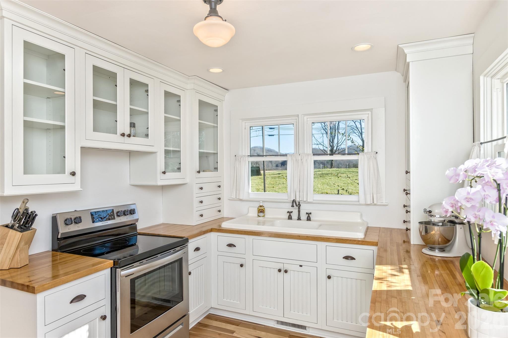 522 Calvert Road Brevard, NC 28712 - Photo 9 of 33