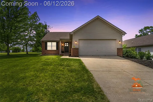 $199,900 | 1501 Vanderbilt Drive, Flint, MI 48503
