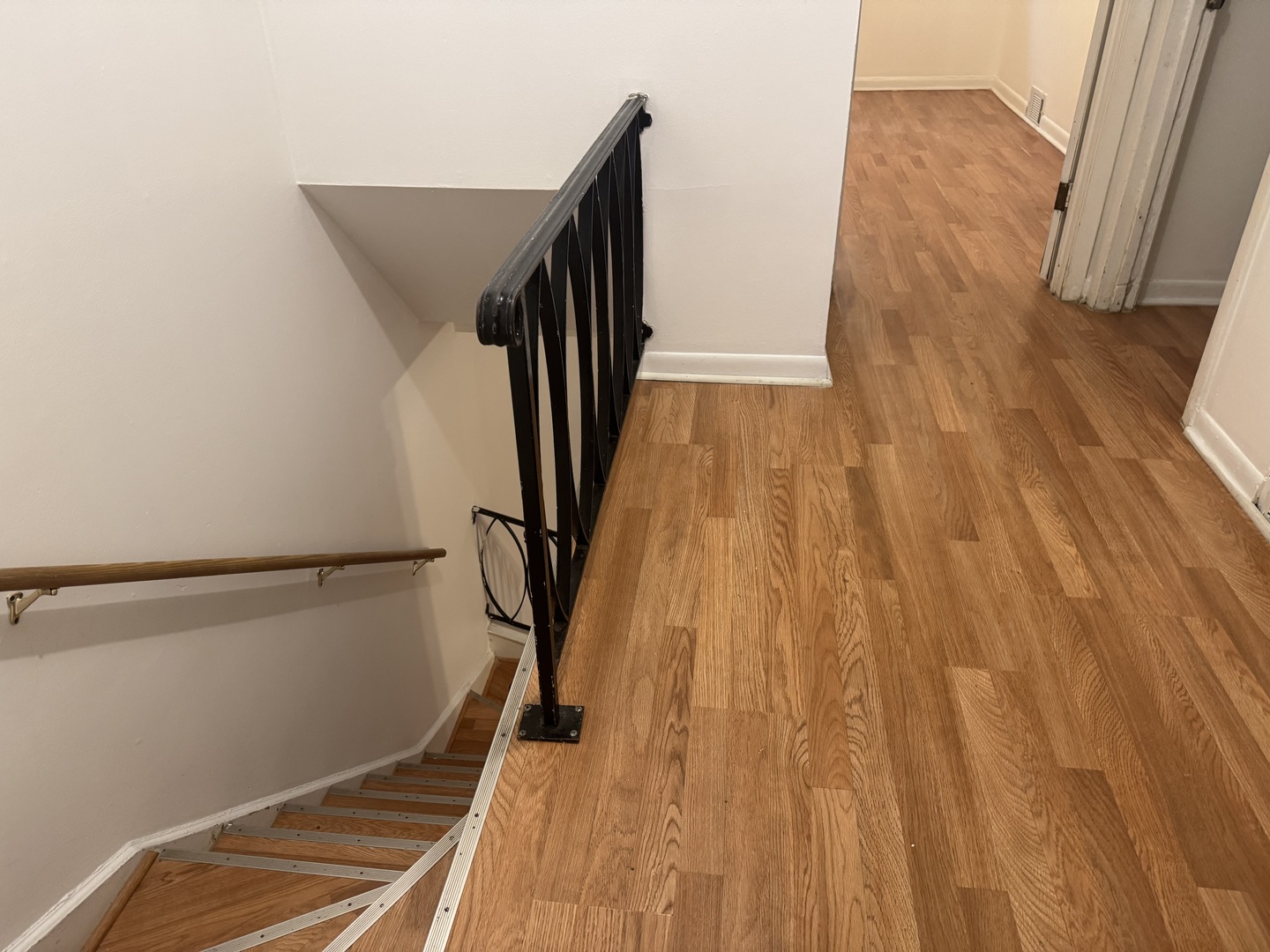 1634 West Morse Avenue, Unit C Chicago, IL 60626 - Photo 11 of 27 a view of balcony with wooden floor