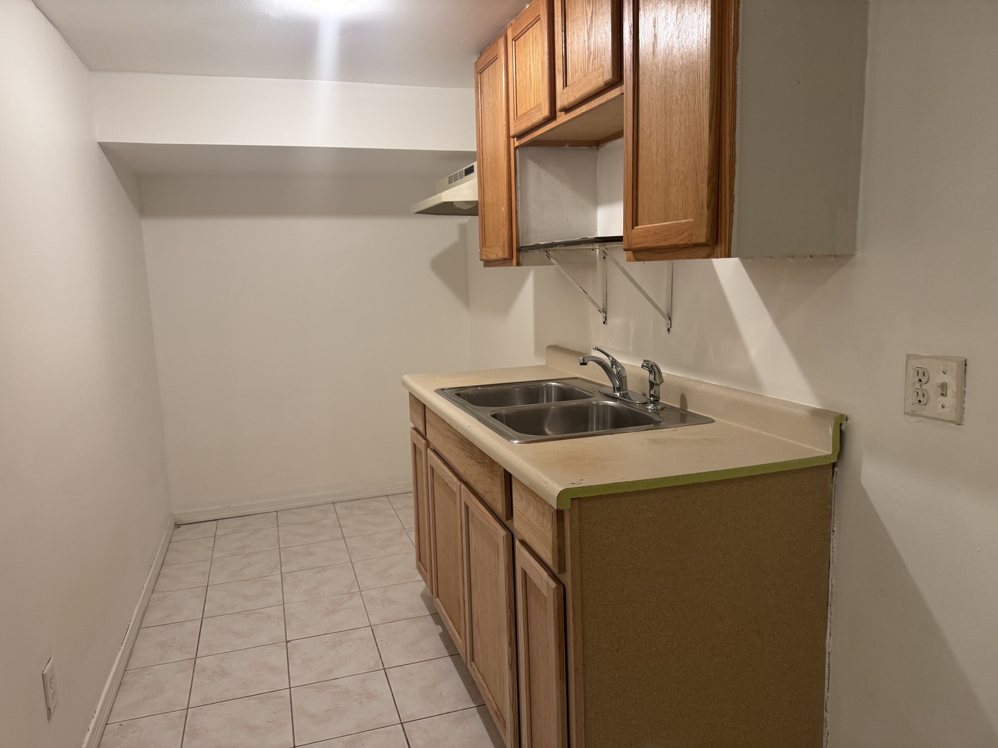 1634 West Morse Avenue, Unit C Chicago, IL 60626 - Photo 23 of 27 a kitchen with a sink a microwave and cabinets