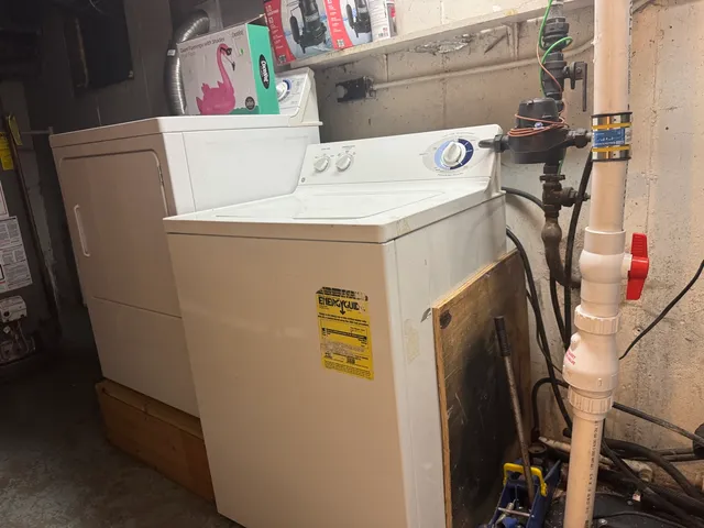 a view of a pathway of a house with wooden fence