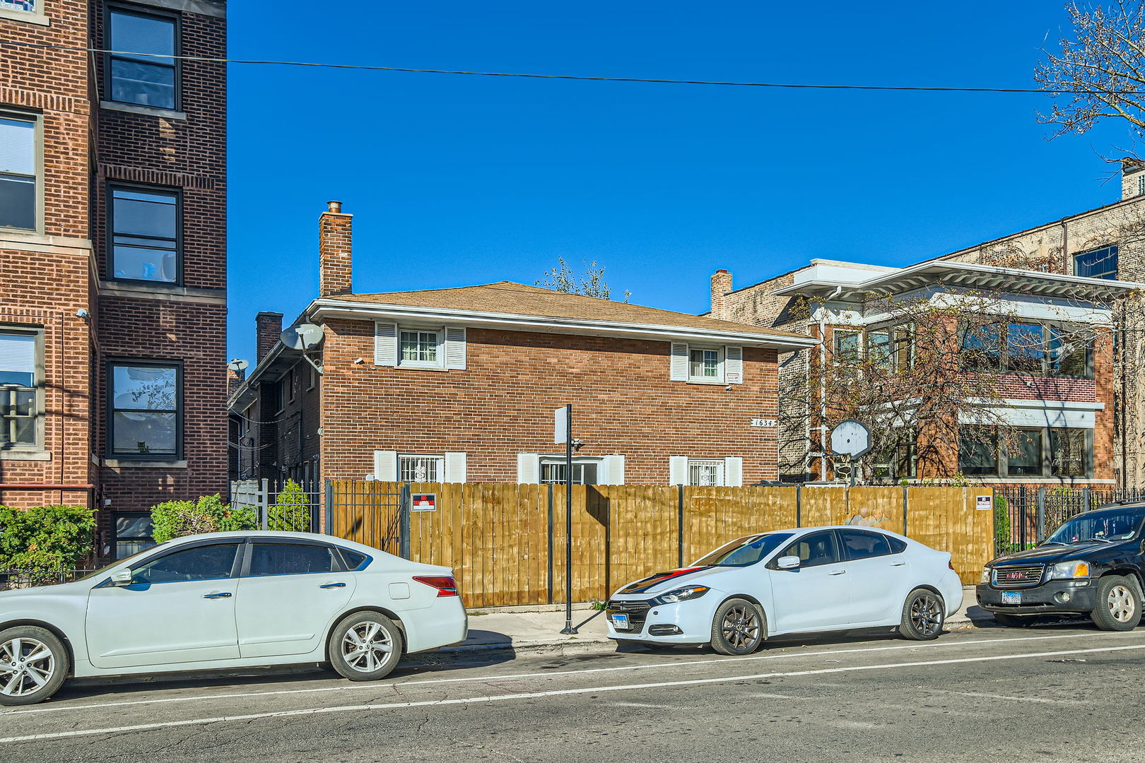 1634 West Morse Avenue, Unit C Chicago, IL 60626 - Photo 27 of 27 a car parked in front of a house