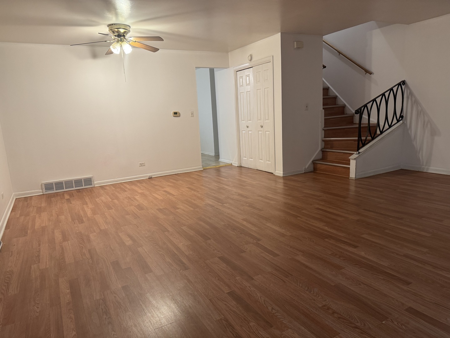 1634 West Morse Avenue, Unit C Chicago, IL 60626 - Photo 4 of 27 wooden floor in an empty room