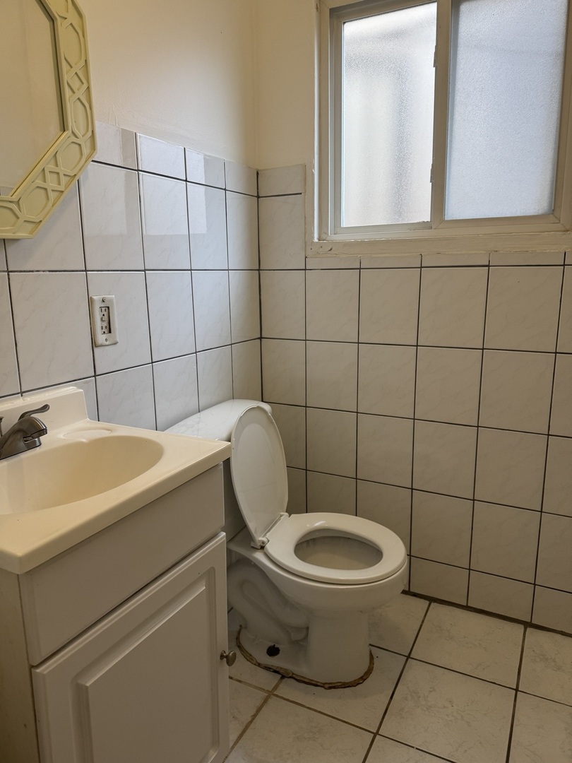 1634 West Morse Avenue, Unit C Chicago, IL 60626 - Photo 7 of 27 a bathroom with a toilet and a sink