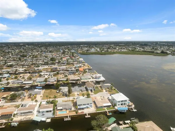 $689,900 | 13521 Stacey Drive, Hudson, FL 34667