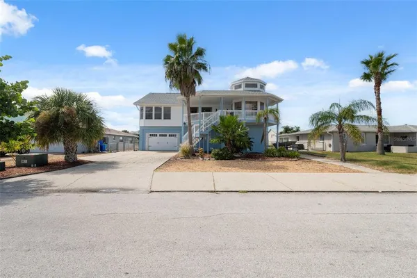 $689,900 | 13521 Stacey Drive, Hudson, FL 34667