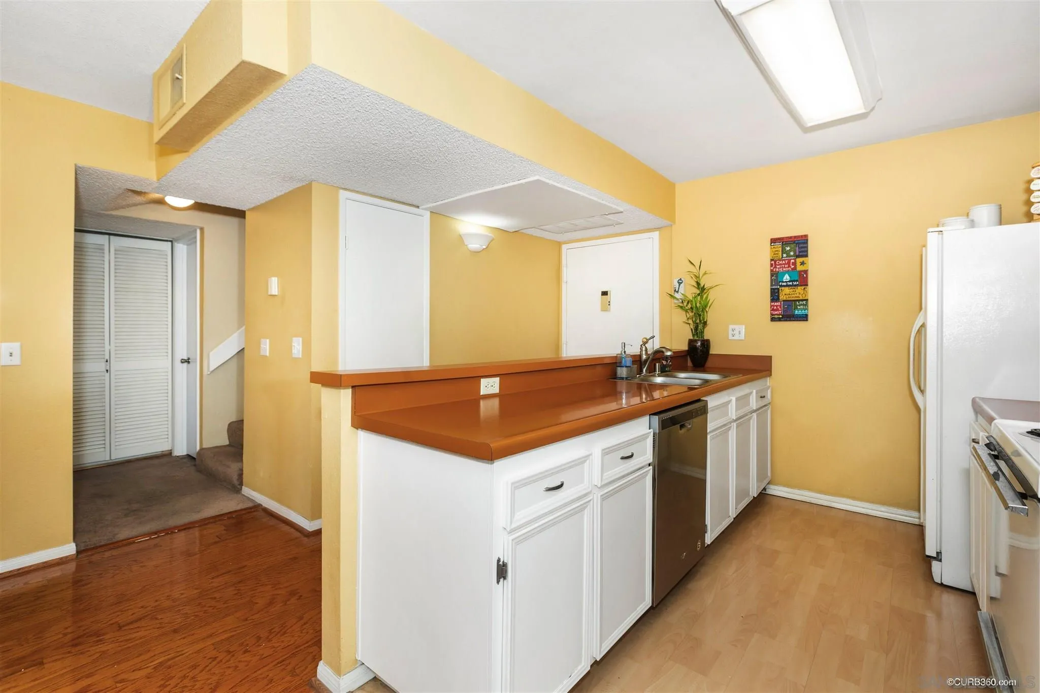 6191 Rancho Mission Road, Unit 311 San Diego, CA 92108 - Photo 3 of 27 a kitchen with a refrigerator and a stove