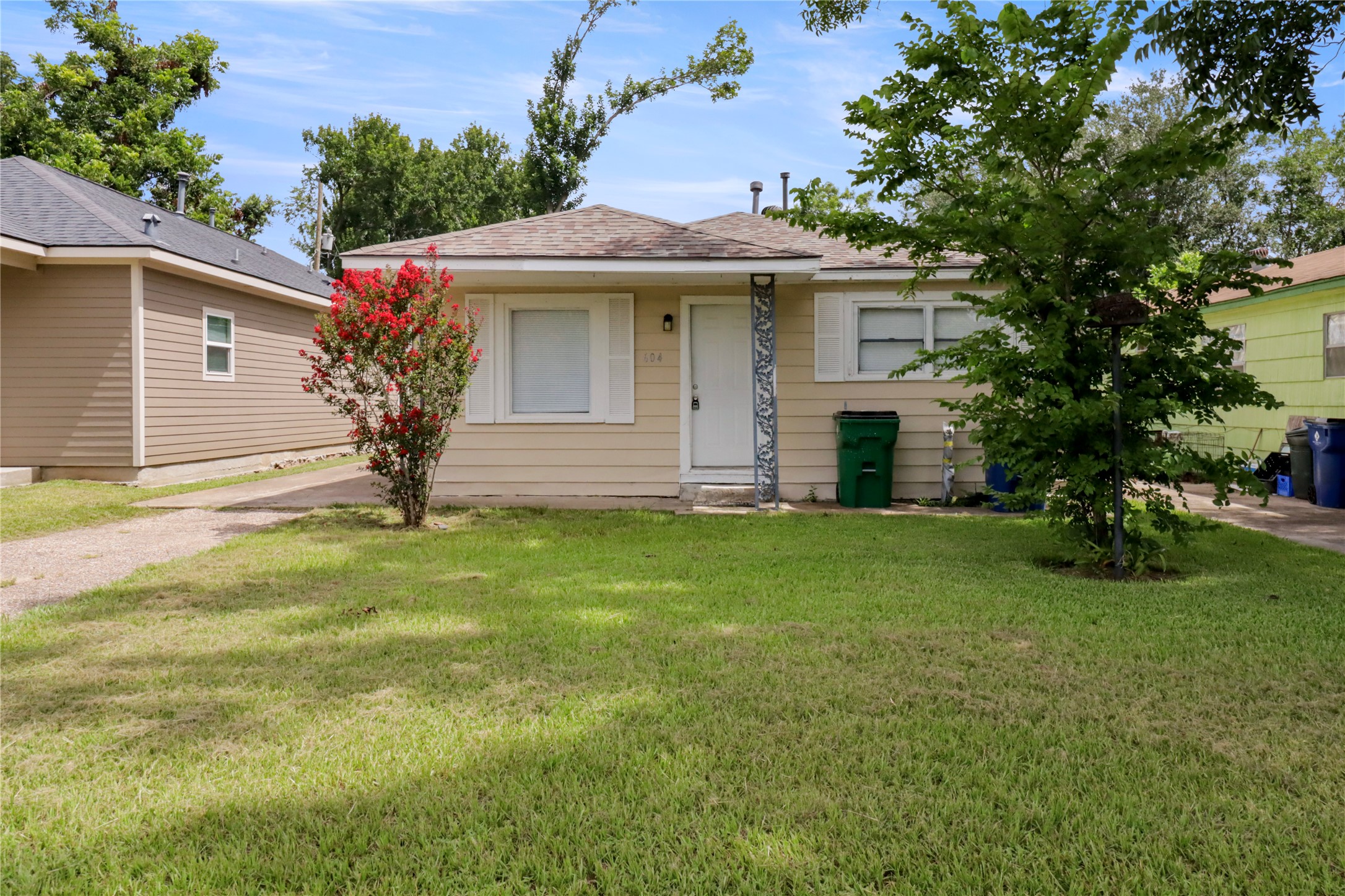 604 West Peach Street Angleton, TX 77515 - Photo 2 of 15 a front view of a house with a garden