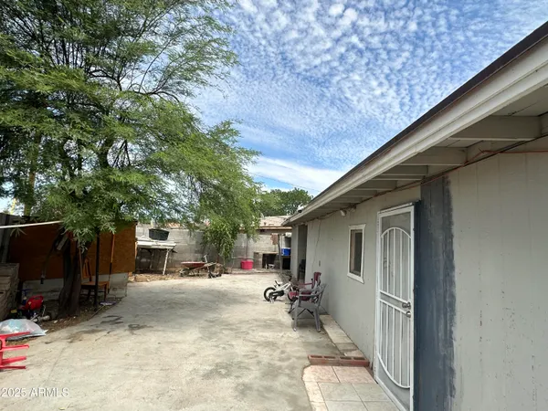 a view of backyard