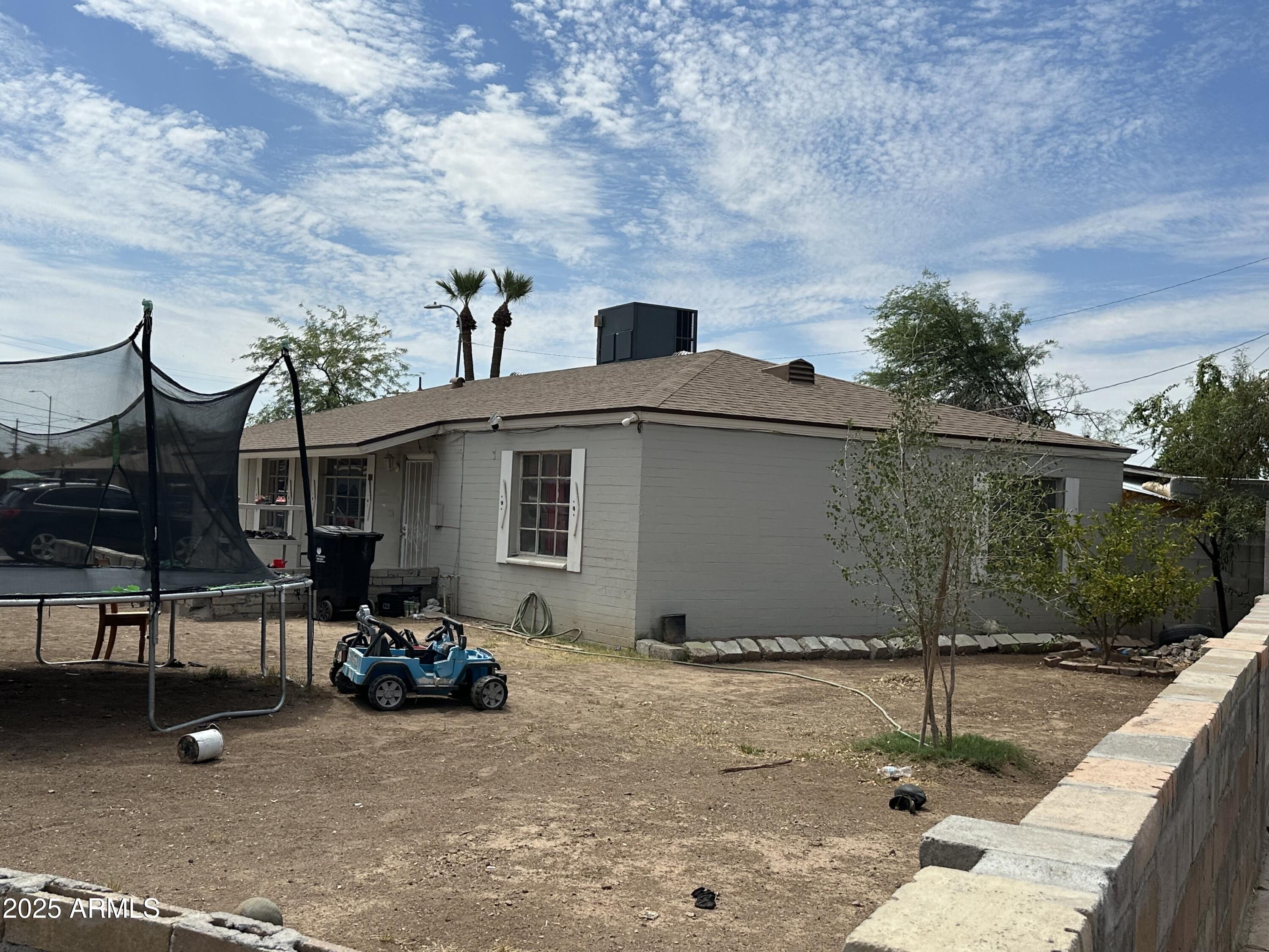 3117 West Roma Avenue Phoenix, AZ 85017 - Photo 5 of 30 a view of a patio with table and chairs and potted plants