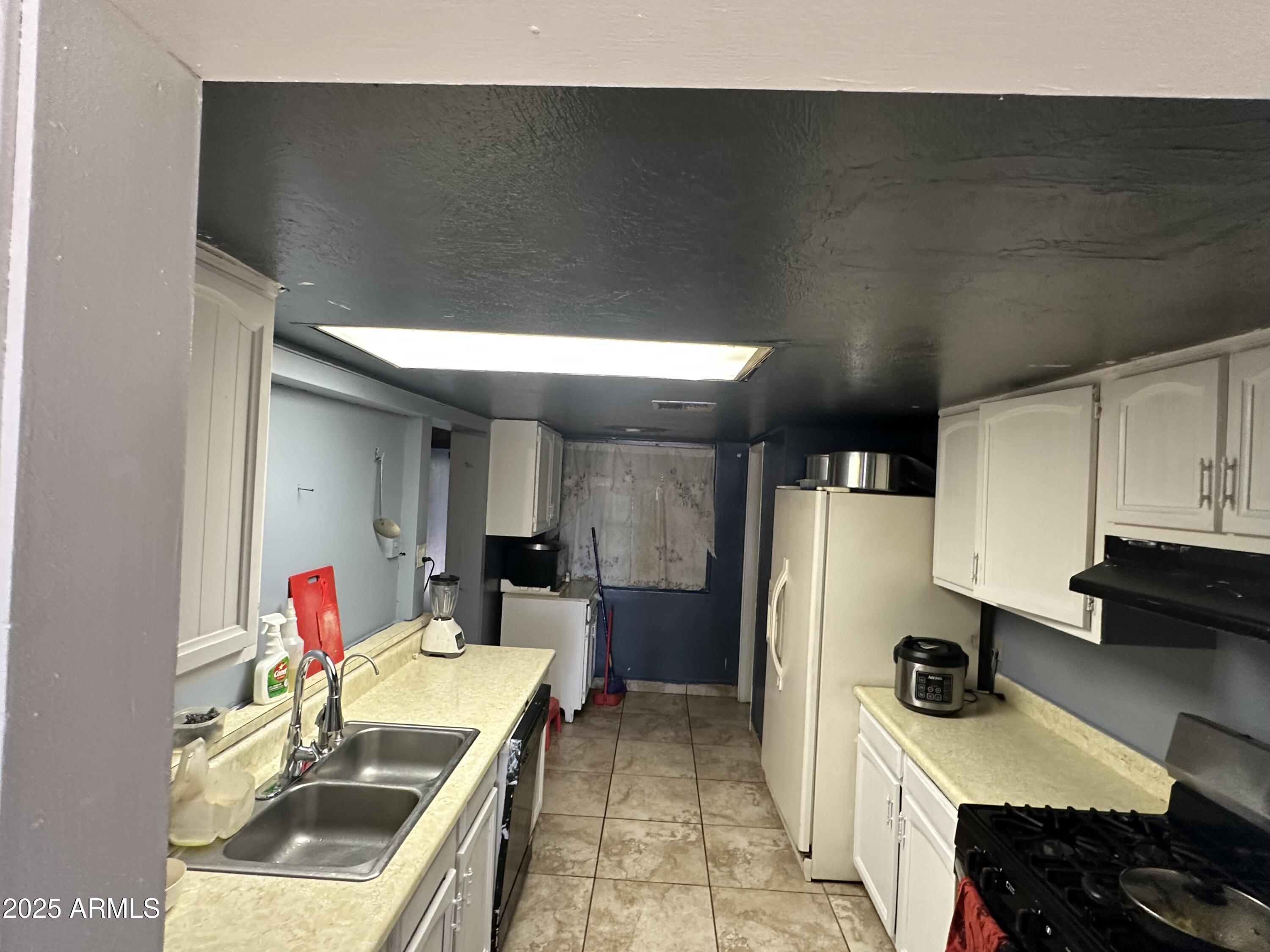 3117 West Roma Avenue Phoenix, AZ 85017 - Photo 9 of 30 a kitchen with stainless steel appliances a sink dishwasher and a refrigerator