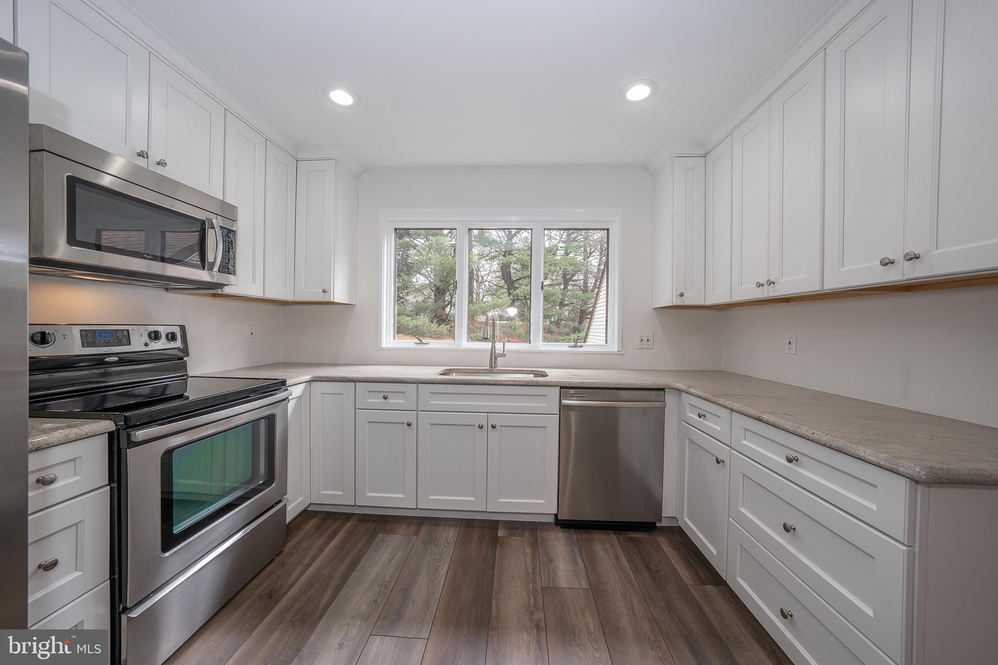 8 Applewood Road Malvern, PA 19355 - Photo 15 of 63 Newly Renovated Kitchen w/Granite Countertops