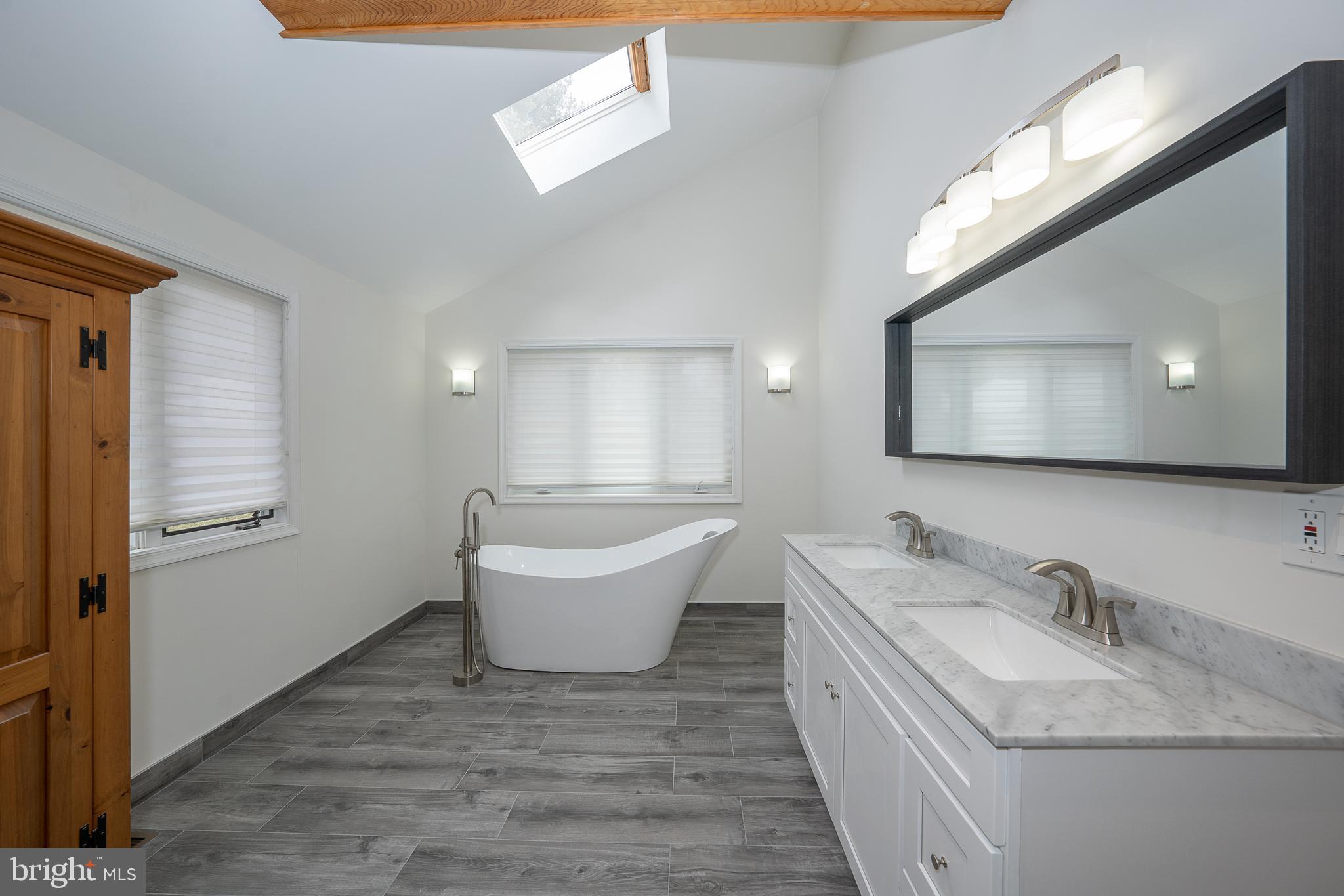 8 Applewood Road Malvern, PA 19355 - Photo 41 of 63 Primary Bathroom w/Porcelain Tile & Soaking Tub