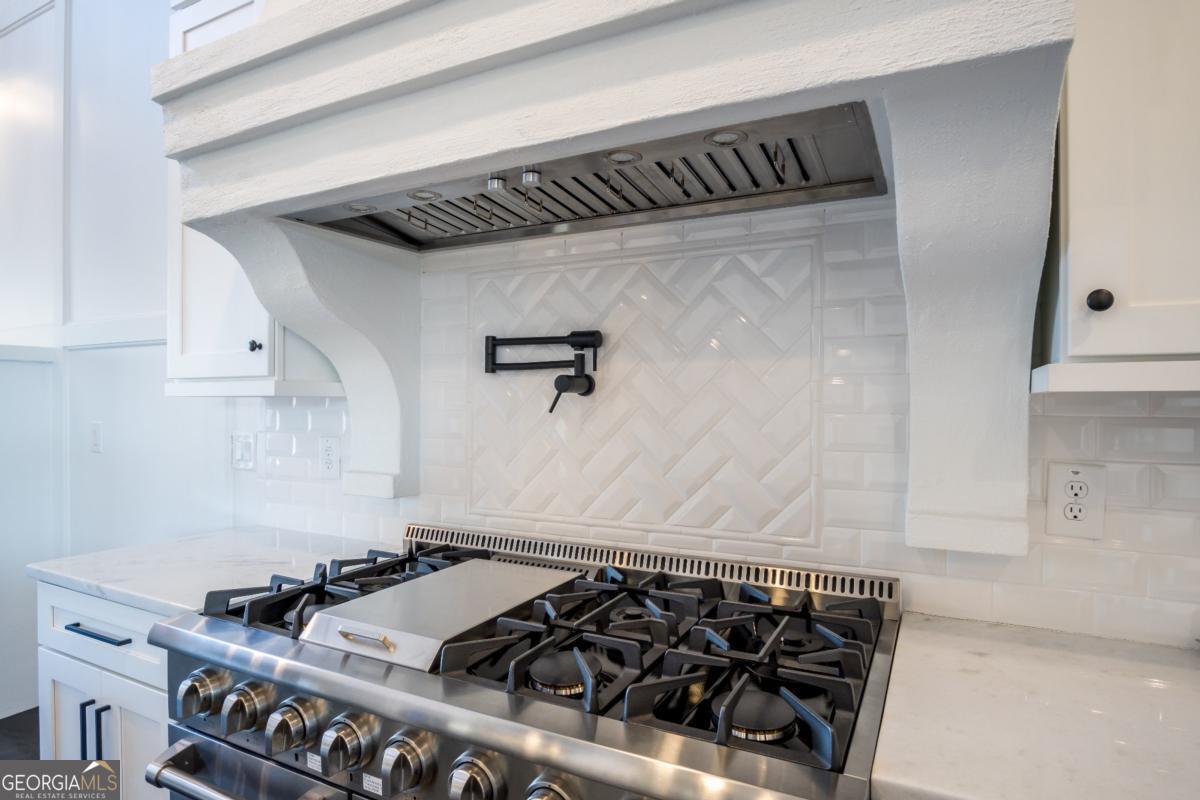 3 Cox Road Roswell, GA 30188 - Photo 6 of 38 a close view of a stove top oven