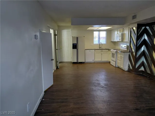 $900 | 1336 North Jones Boulevard, Las Vegas, NV 89108