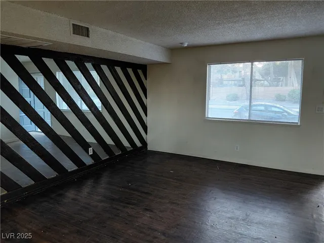 $900 | 1336 North Jones Boulevard, Las Vegas, NV 89108