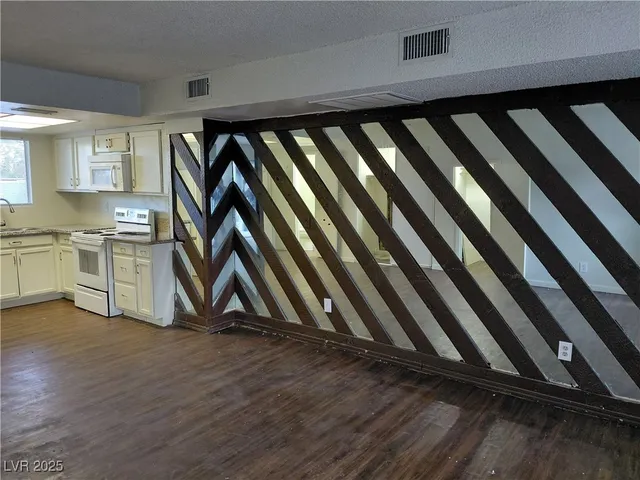 $900 | 1336 North Jones Boulevard, Las Vegas, NV 89108