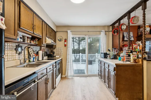 a kitchen with stainless steel appliances granite countertop a lot of counter top space