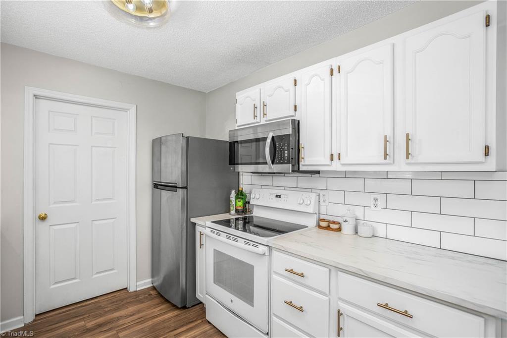 19 Grace Drive Thomasville, NC 27360 - Photo 13 of 33