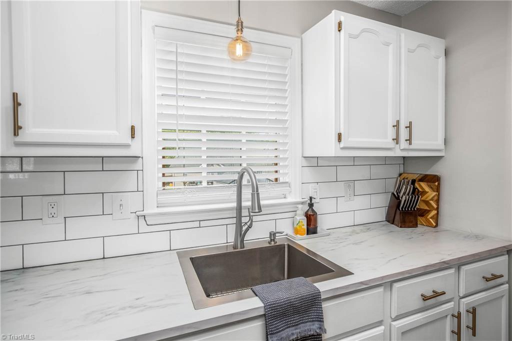 19 Grace Drive Thomasville, NC 27360 - Photo 15 of 33