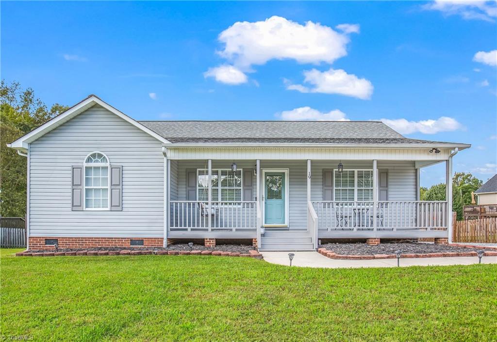 19 Grace Drive Thomasville, NC 27360 - Photo 2 of 33