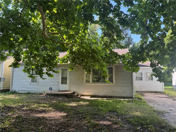 $12,000 | 1522 Wilson Avenue, Parsons, KS 67357