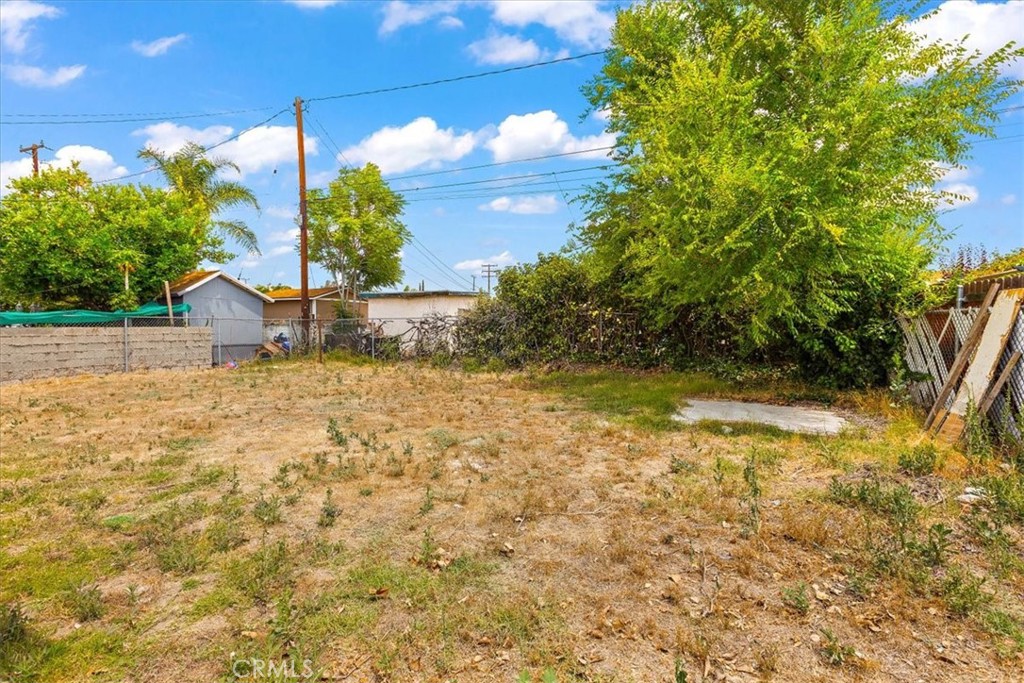 583 West Gray Street Colton, CA 92324 - Photo 22 of 22 a view of a yard