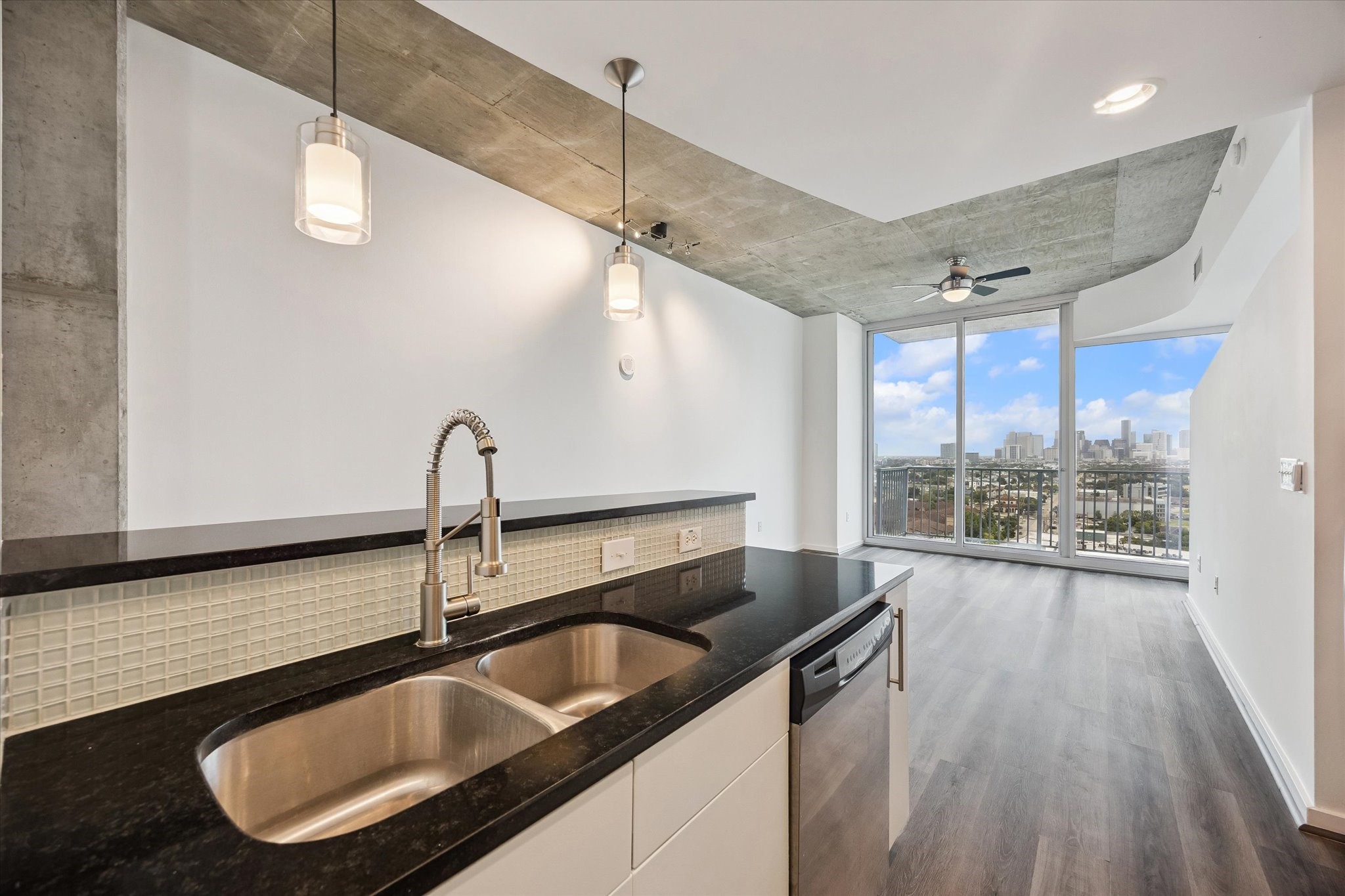 5925 Almeda Road, Unit 11615 Houston, TX 77004 - Photo 9 of 23 No matter what room you are in, you have this view