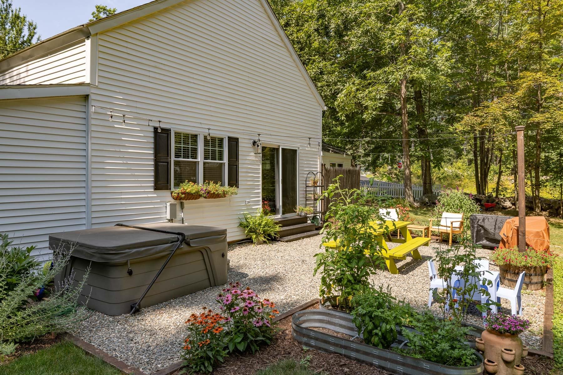 230 Ash Swamp Road Newmarket, NH 03857 - Photo 8 of 35