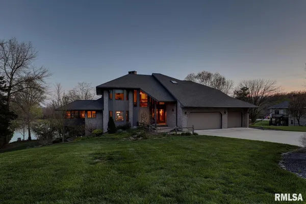 $641,750 | 4910 Hidden Cove Drive, Quincy, IL 62305