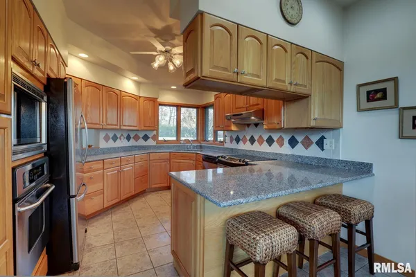 $641,750 | 4910 Hidden Cove Drive, Quincy, IL 62305