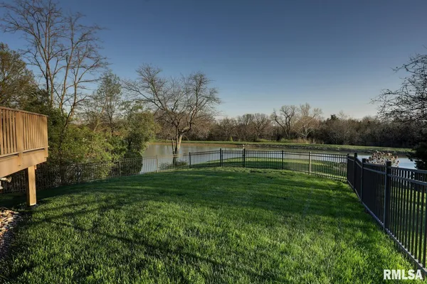 $641,750 | 4910 Hidden Cove Drive, Quincy, IL 62305