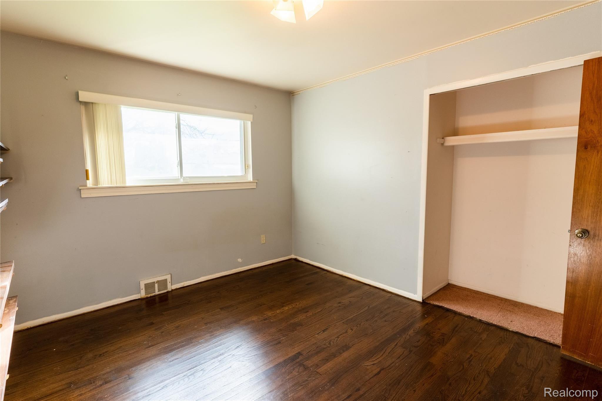 13528 Martin Road Warren, MI 48088 - Photo 8 of 22 RRP04901-HDR-min.jpg