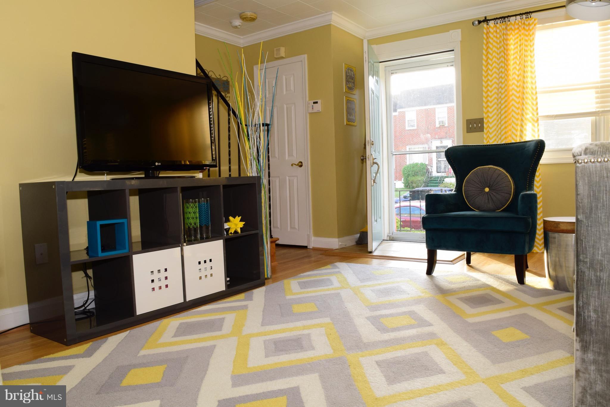 4833 Greencrest Road Baltimore, MD 21206 - Photo 2 of 24 Living Room