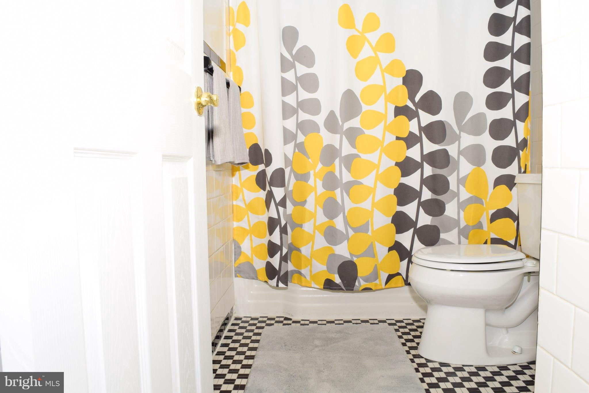 4833 Greencrest Road Baltimore, MD 21206 - Photo 12 of 24 Bath