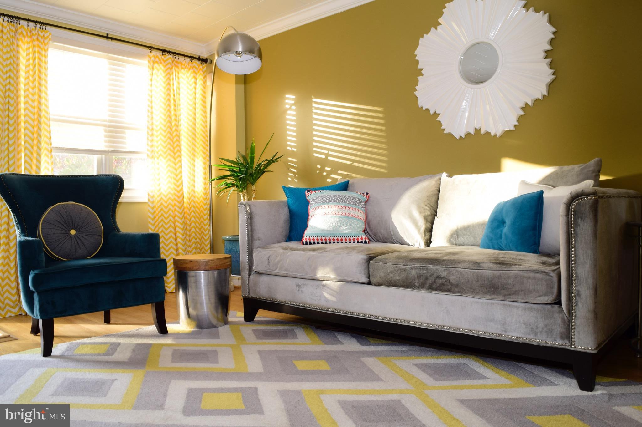 4833 Greencrest Road Baltimore, MD 21206 - Photo 3 of 24 Living Room