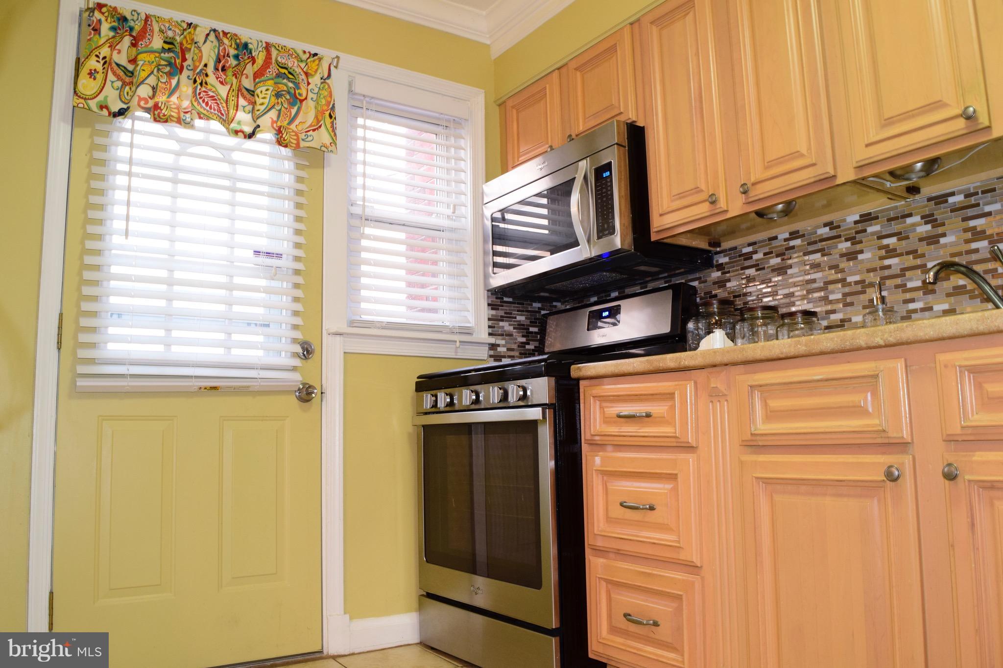 4833 Greencrest Road Baltimore, MD 21206 - Photo 6 of 24 Kitchen
