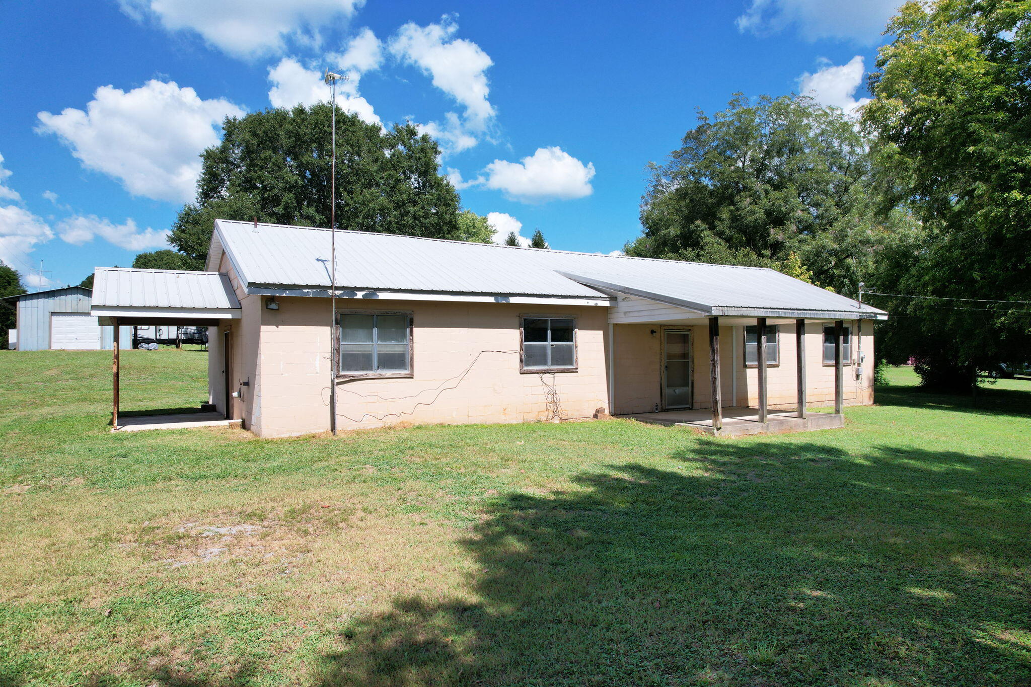 188 Cherokee Crossing Calhoun, TN 37309 - Photo 2 of 39 1-web-or-mls-DJI_0887