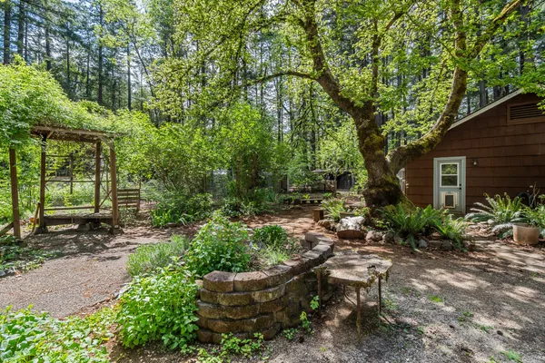 $419,000 | 27562 Redwood Highway, Cave Junction, OR 97523