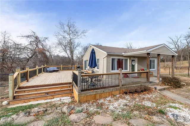 $275,000 | 5812 Northwest Parkdale Circle, Kansas City, MO 64151