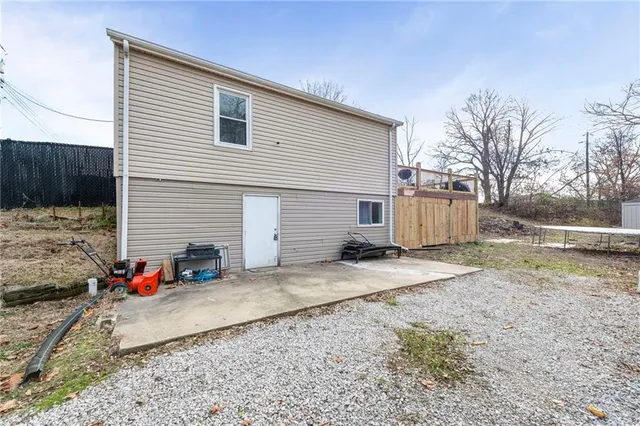 $275,000 | 5812 Northwest Parkdale Circle, Kansas City, MO 64151
