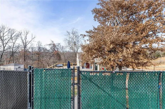 $275,000 | 5812 Northwest Parkdale Circle, Kansas City, MO 64151