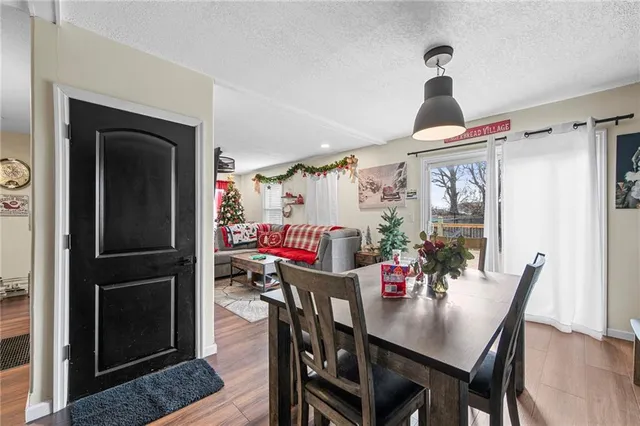 $275,000 | 5812 Northwest Parkdale Circle, Kansas City, MO 64151