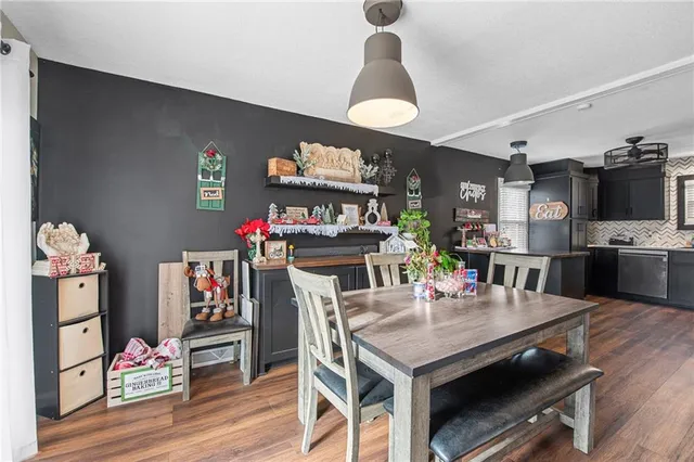 $275,000 | 5812 Northwest Parkdale Circle, Kansas City, MO 64151