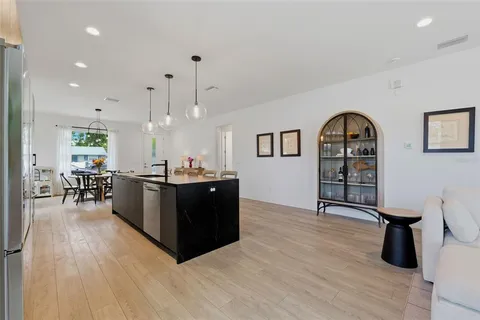 $750,000 | 5160 Dartmouth Avenue North, St. Petersburg, FL 33710