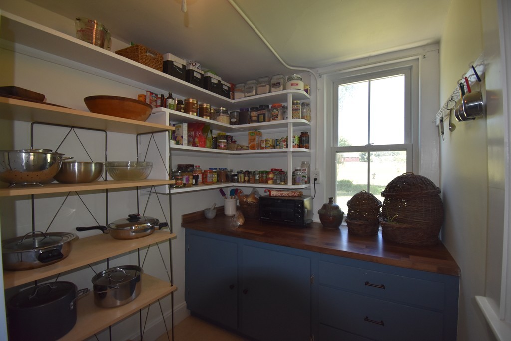 194 River Road West Berlin, MA 01503 - Photo 5 of 28 Gallery Image 5