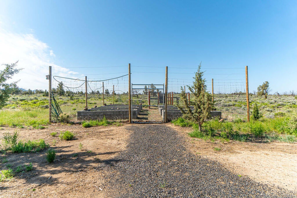 17446 Southwest Mount Adams Loop Powell Butte, OR 97753 - Photo 53 of 72 RileyVisualsa-26