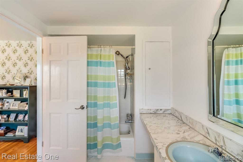 35949 Congress Road Farmington Hills, MI 48335 - Photo 32 of 47